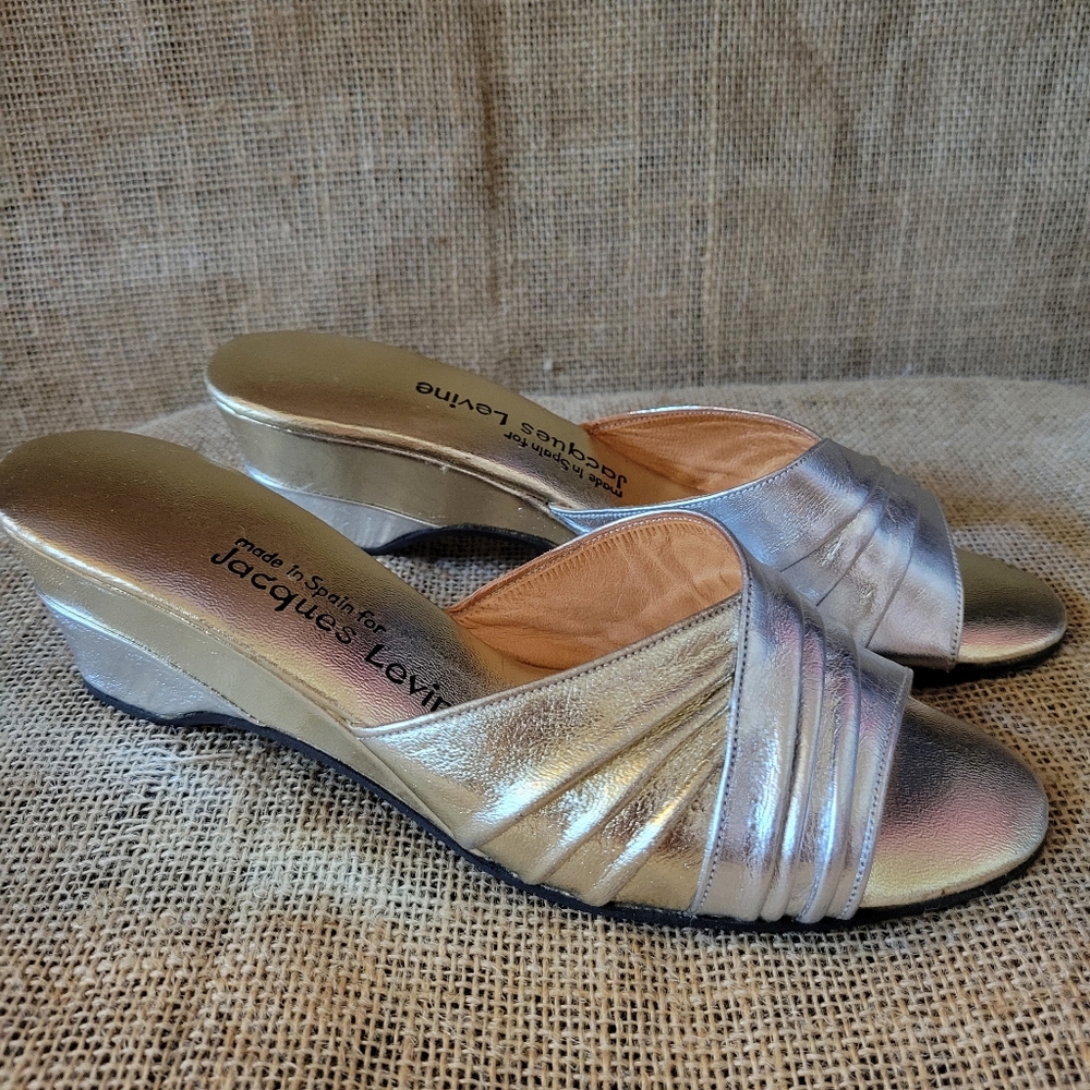 Jacques Levine Gold Silver Wedge Heel Slipper - 7